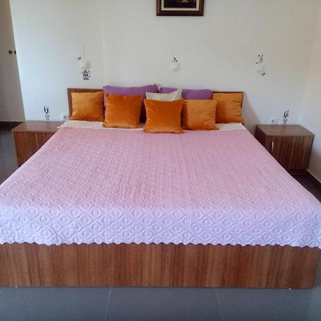 Yard House Trpejca Otel Ohri Oda fotoğraf
