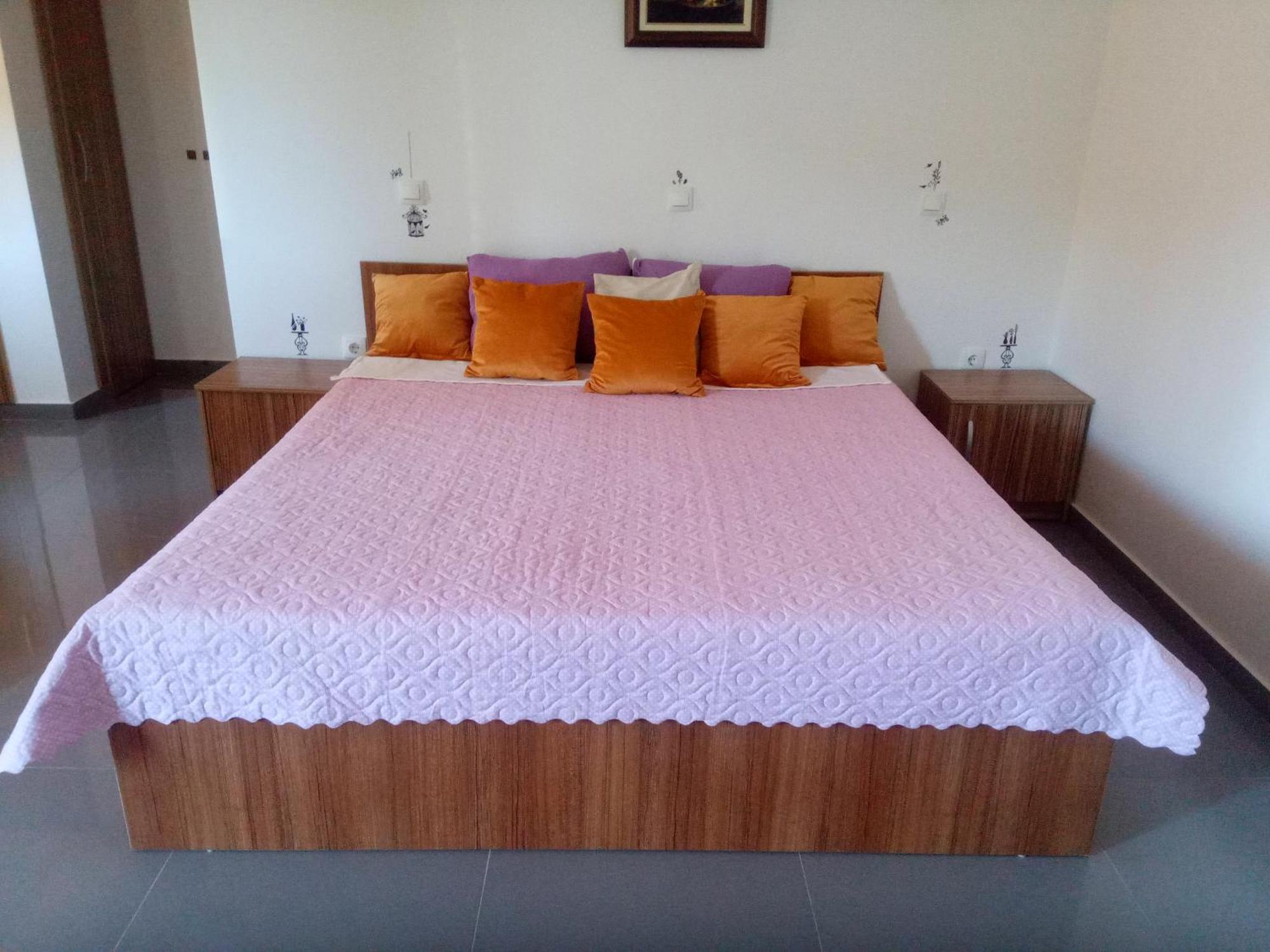 Yard House Trpejca Otel Ohri Oda fotoğraf