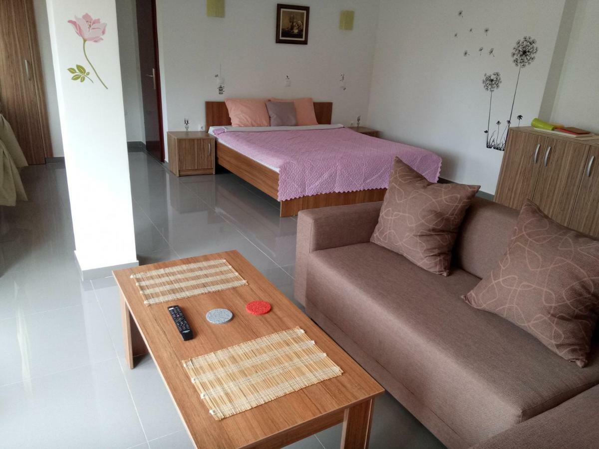 Yard House Trpejca Otel Ohri Dış mekan fotoğraf