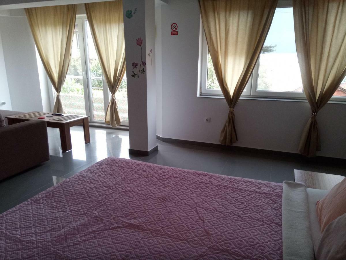 Yard House Trpejca Otel Ohri Dış mekan fotoğraf